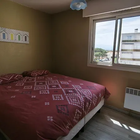 Appartement 50 M2 Climatisé En Front De Mer, à 10m *